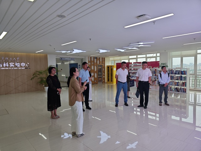 参观10层.jpg 参观10层.jpg